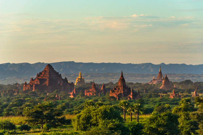 La mejor manera de contemplar los templo de Bagán (Myanmar) es subir a lo alto de uno.